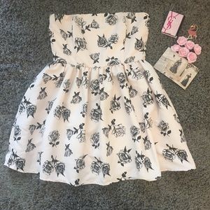 Cute light pink strapless floral dress.